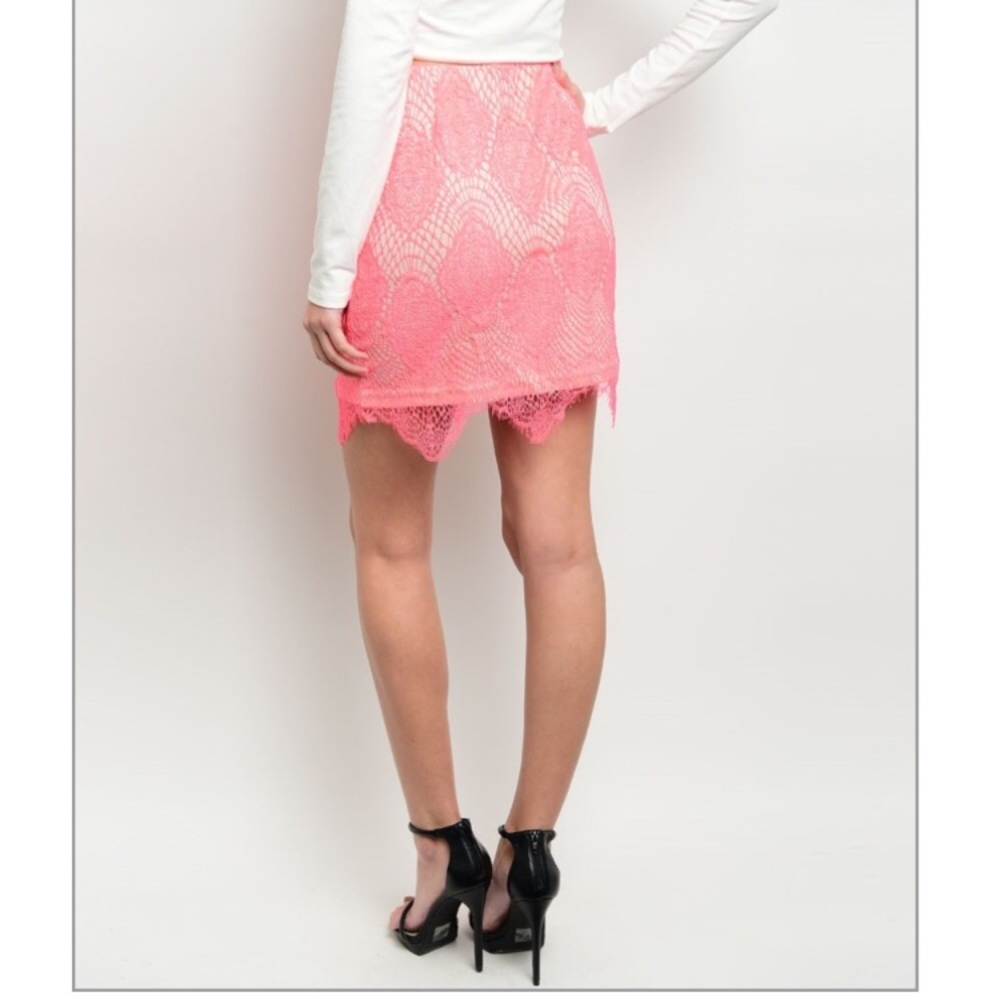 Coral lace skirt - Picture 3 of 3